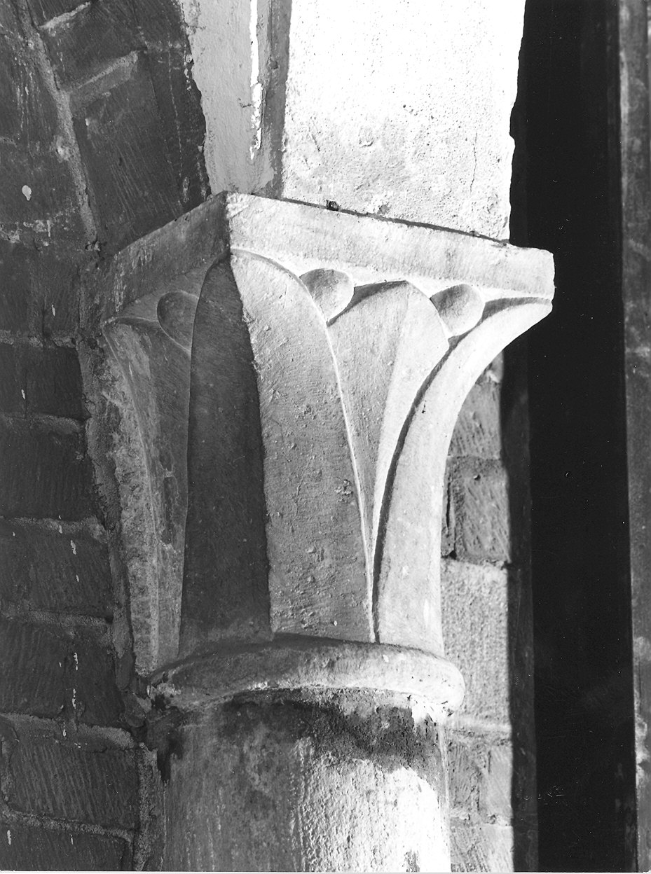 capitello - bottega piacentina (sec. XX)