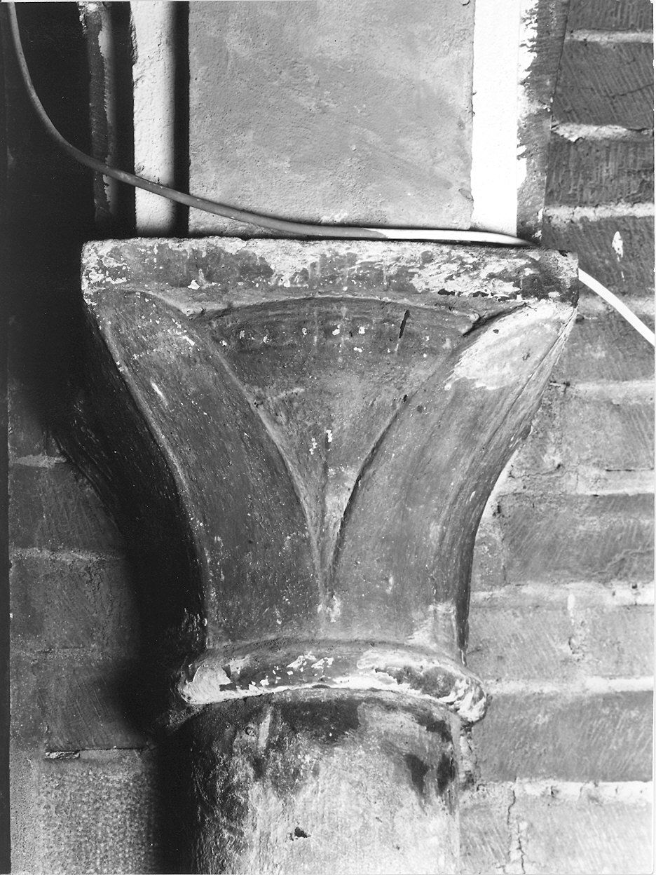 capitello - bottega piacentina (sec. XX)