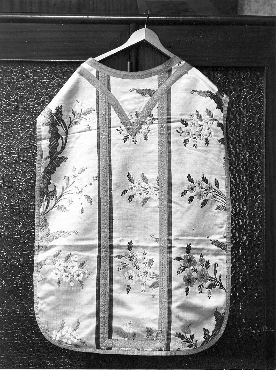 paramento liturgico, insieme - manifattura piacentina (prima metà sec. XX)