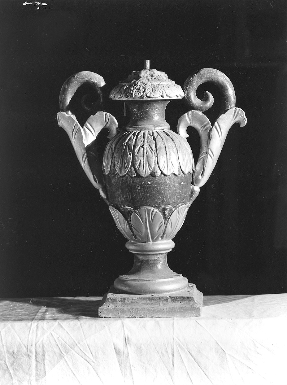 vaso d'altare con composizione floreale, serie - ambito piacentino (fine sec. XVIII)