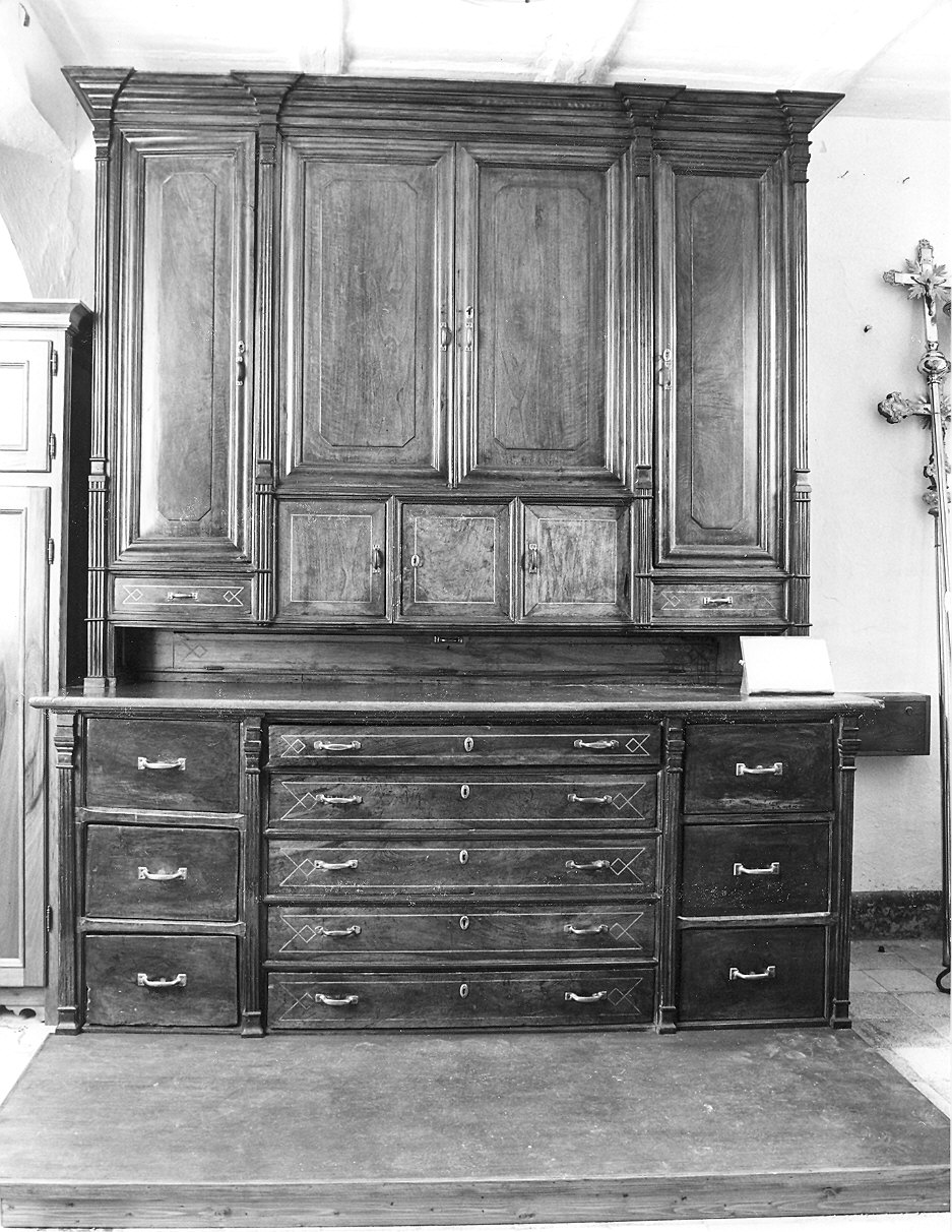 mobile a due corpi - ambito piacentino (sec. XIX)