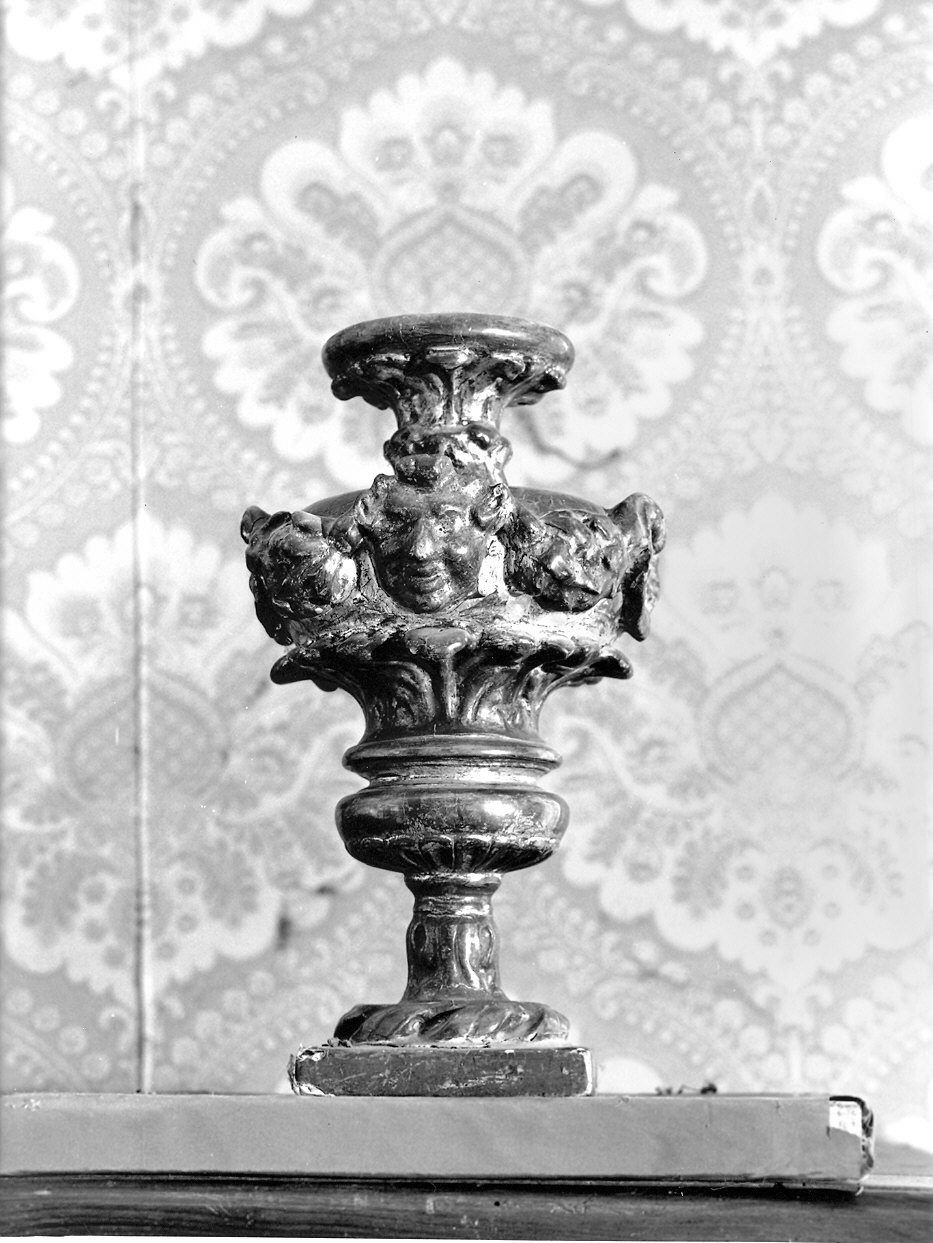 vaso d'altare con composizione floreale - ambito emiliano (seconda metà sec. XVII)