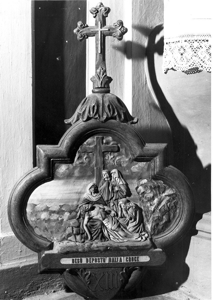 stazione XIII: Gesù deposto dalla croce (Via Crucis, elemento d'insieme) - ambito piacentino (inizio sec. XX)