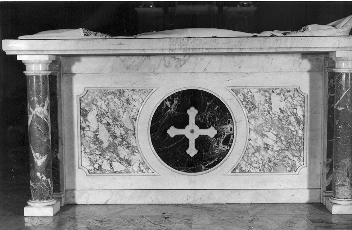 altare maggiore di Perotti Paolo (sec. XX)
