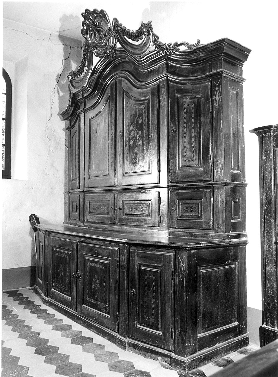 mobile a due corpi - ambito piacentino (metà sec. XVIII)