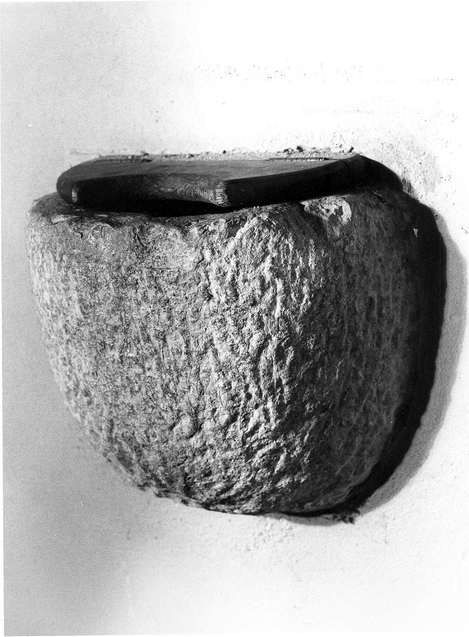 acquasantiera - ambito piacentino (secc. XVI/ XVII)