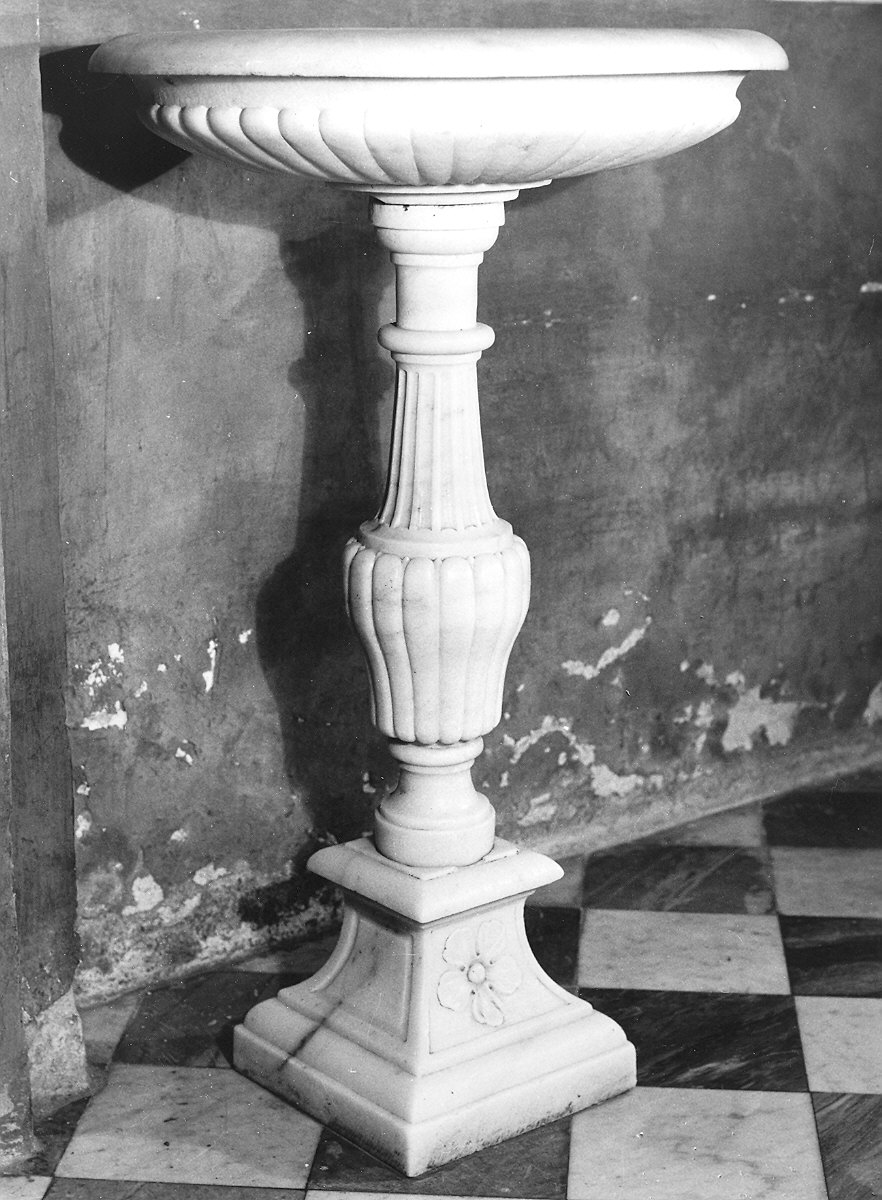 acquasantiera - a fusto, serie - ambito carrarese (seconda metà sec. XVIII)