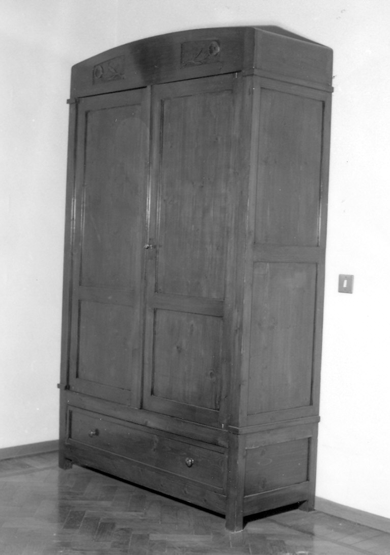 armadio - produzione emiliana (primo quarto sec. XX)