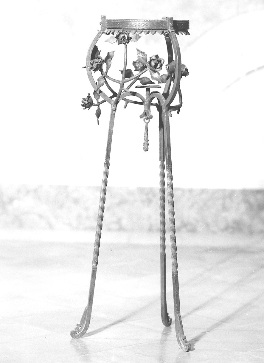 portavasi, serie - produzione italiana (ultimo quarto sec. XIX)