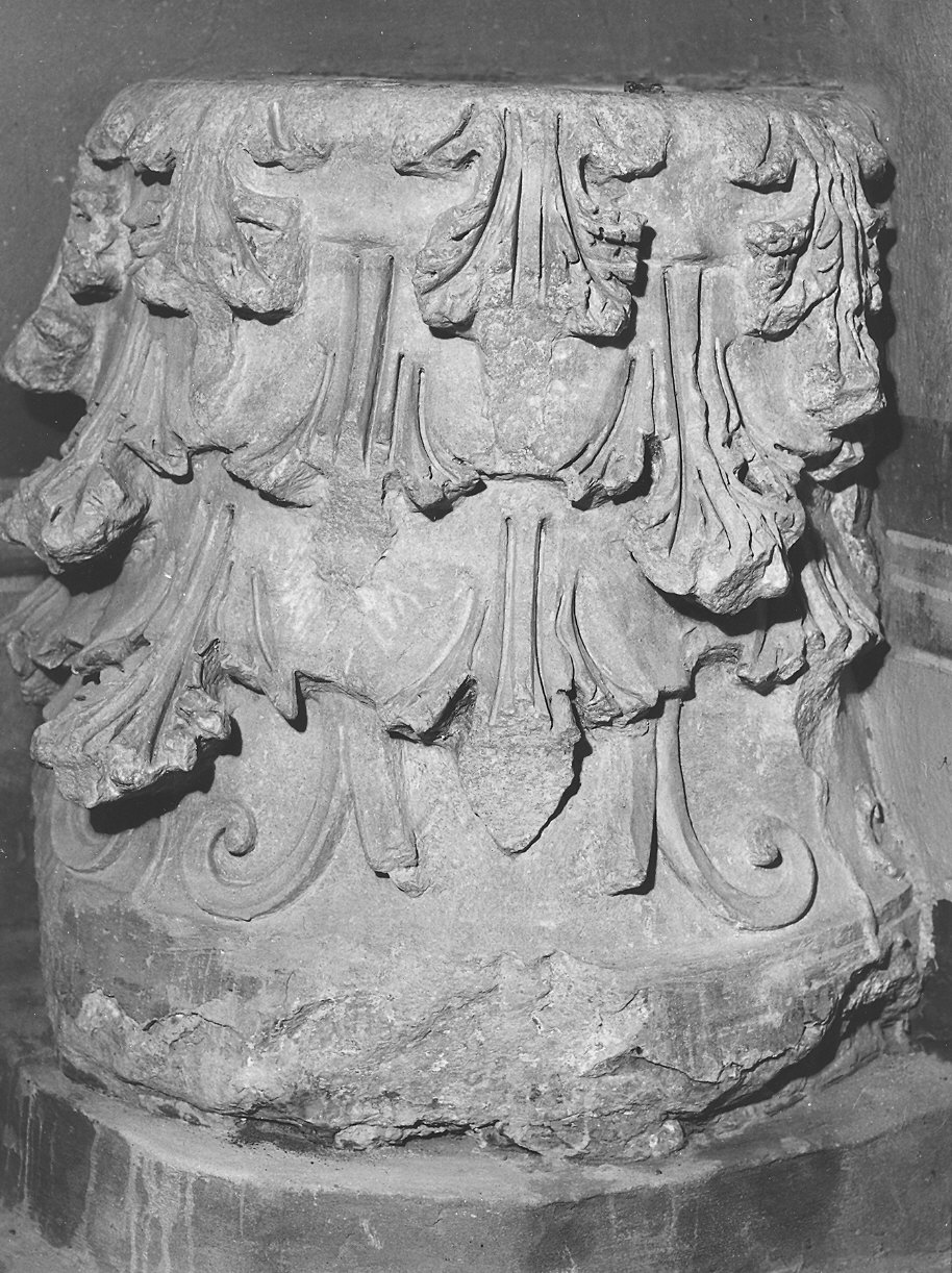 capitello corinzio, frammento - ambito emiliano (sec. IV)