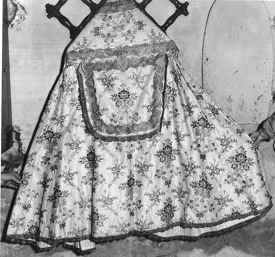 piviale - manifattura francese (?) (metà sec. XVIII)