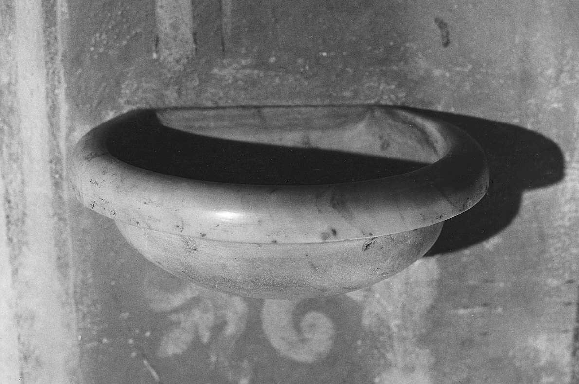 acquasantiera da parete - ambito toscano (sec. XVIII)