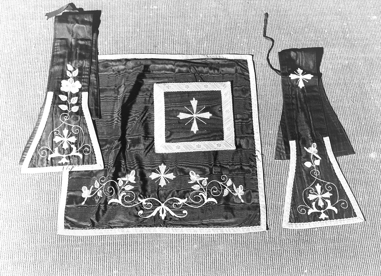 paramento liturgico, insieme - manifattura italiana (?) (inizio sec. XX)