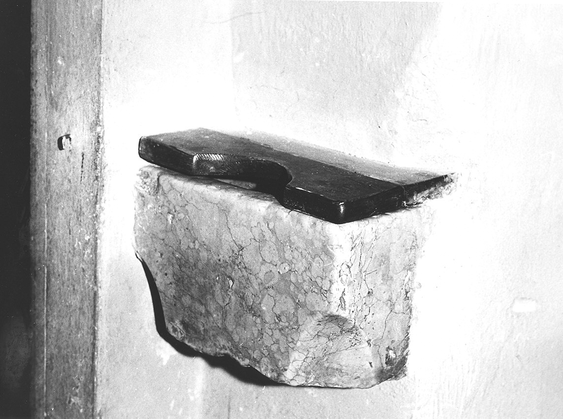 acquasantiera da parete - ambito parmense (sec. XIX)