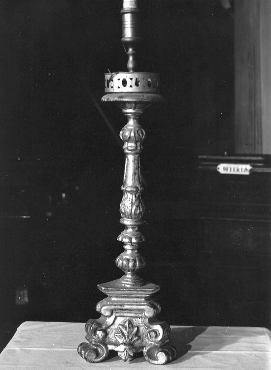 candeliere d'altare, serie - ambito parmense (sec. XVIII)