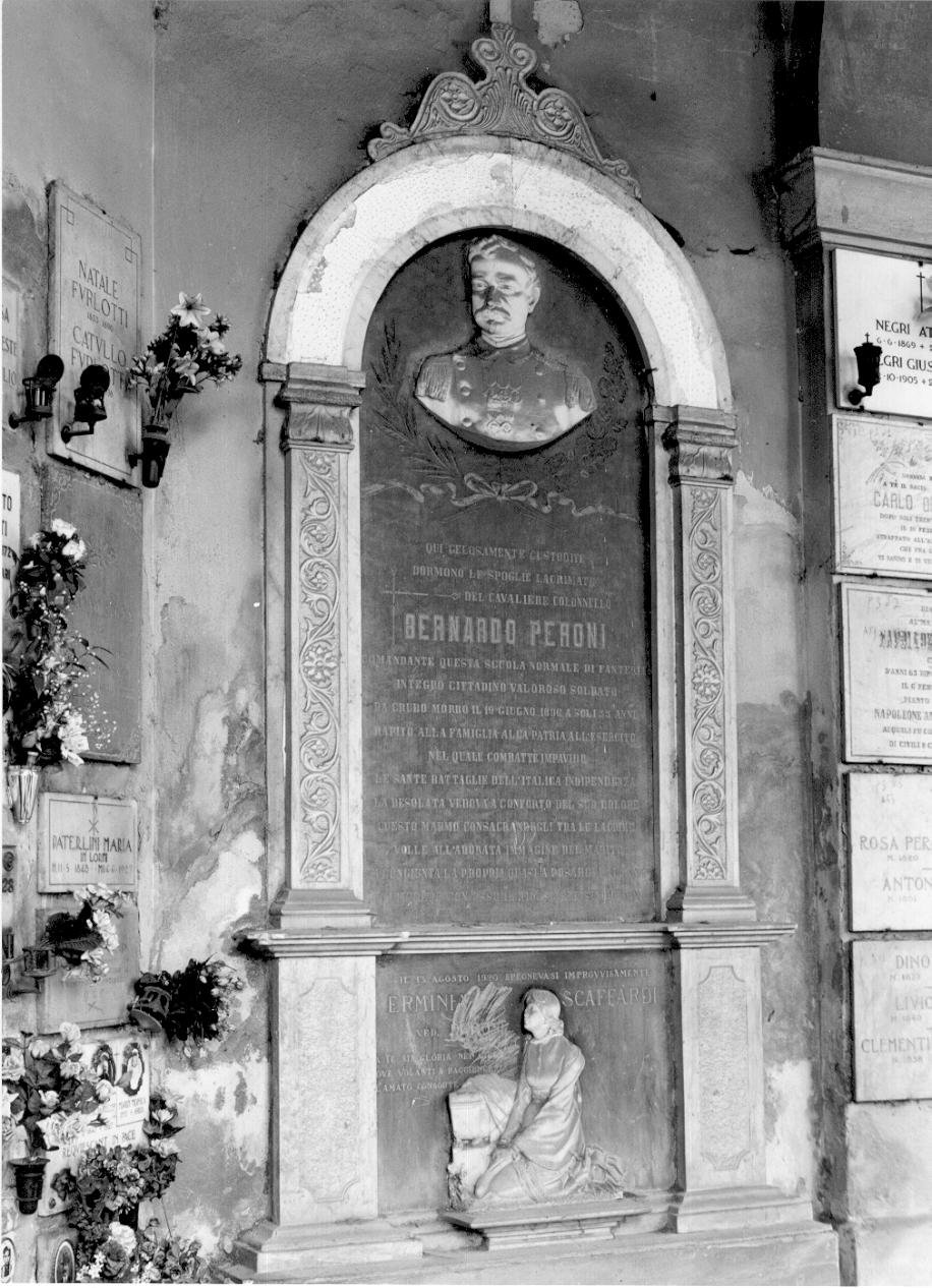 monumento funebre di Leoni Ettore, Ditta Pezzoni (sec. XX)