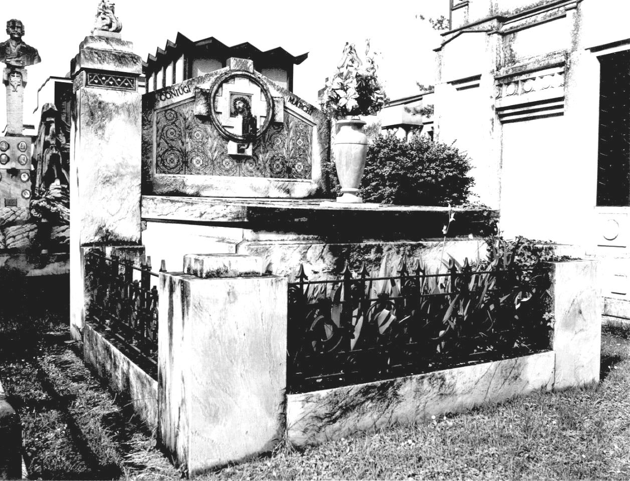monumento funebre - a lastra - ambito parmense (sec. XX)
