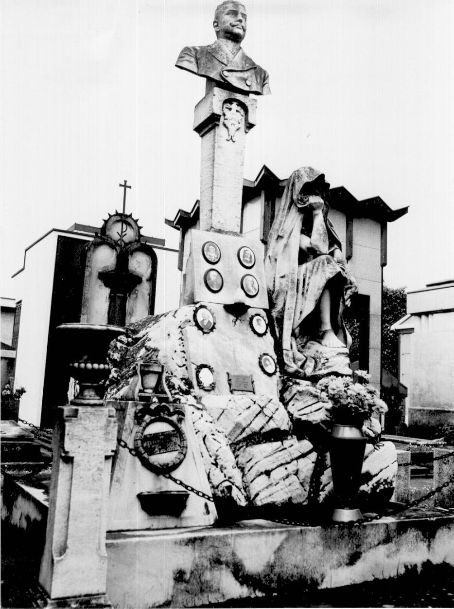 monumento funebre di Ditta Leoni (attribuito) (sec. XIX)