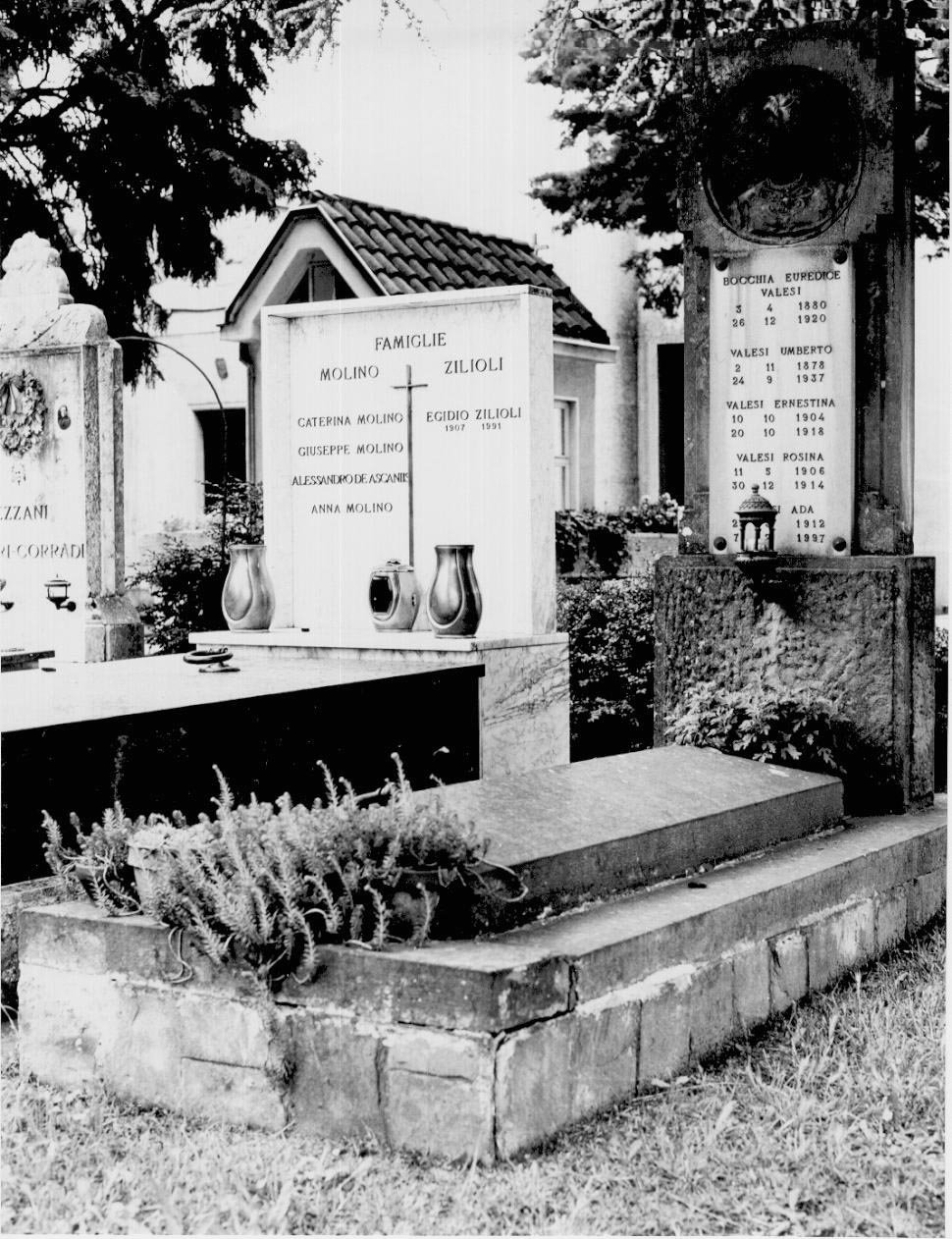 monumento funebre - a lastra di Trombara Emilio (primo quarto sec. XX)