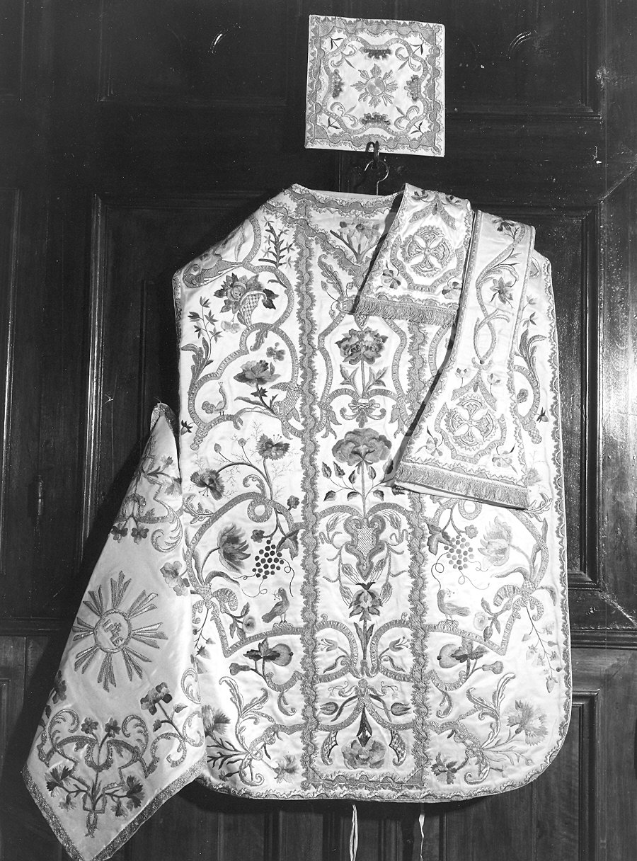 paramento liturgico, insieme - manifattura parmense (?) (prima metà sec. XVIII)