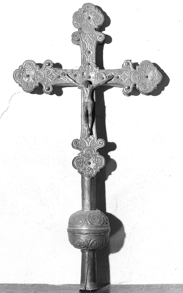 croce processionale - produzione Italia settentrionale (fine/inizio secc. XIX/ XX)