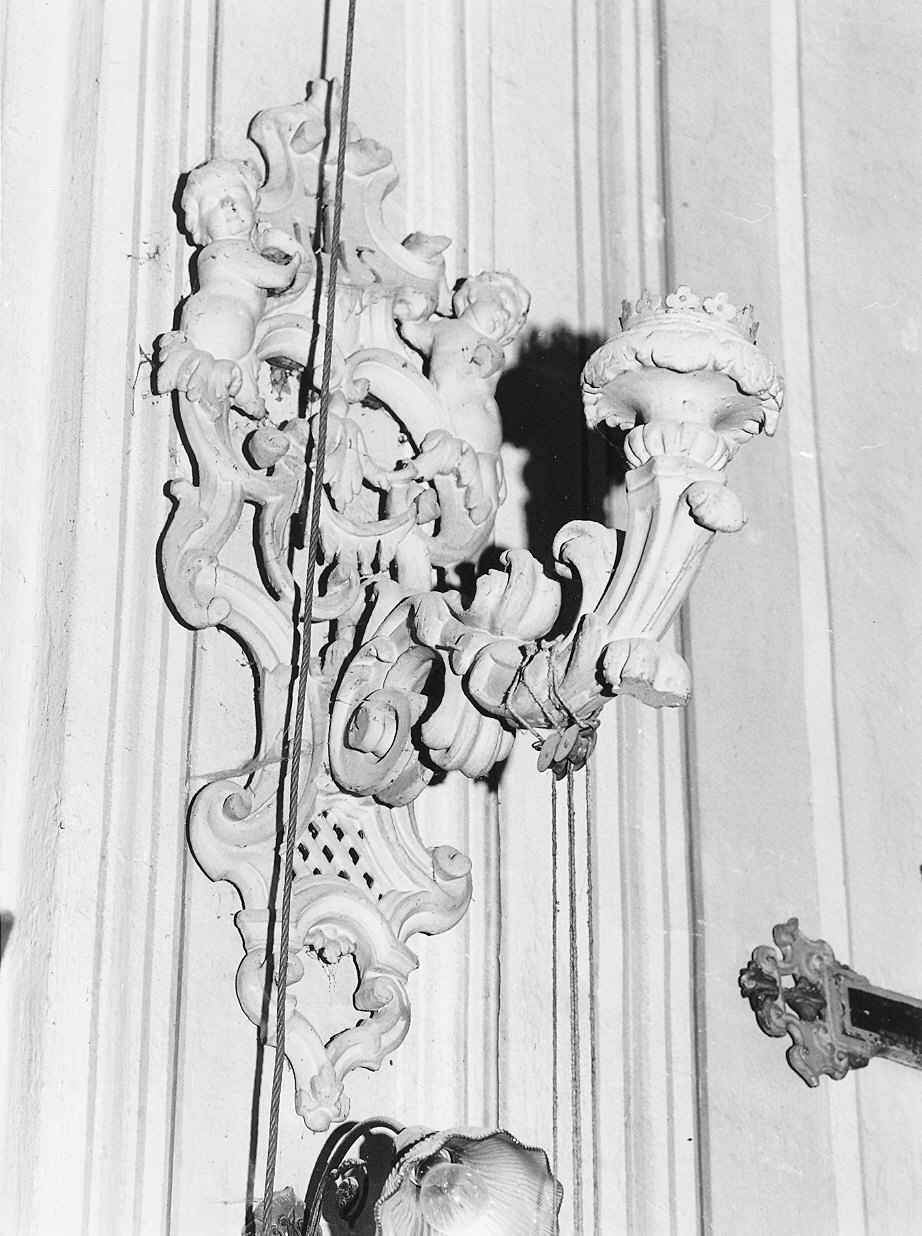 candeliere da parete di chiesa, serie - ambito parmense (prima metà sec. XVIII)