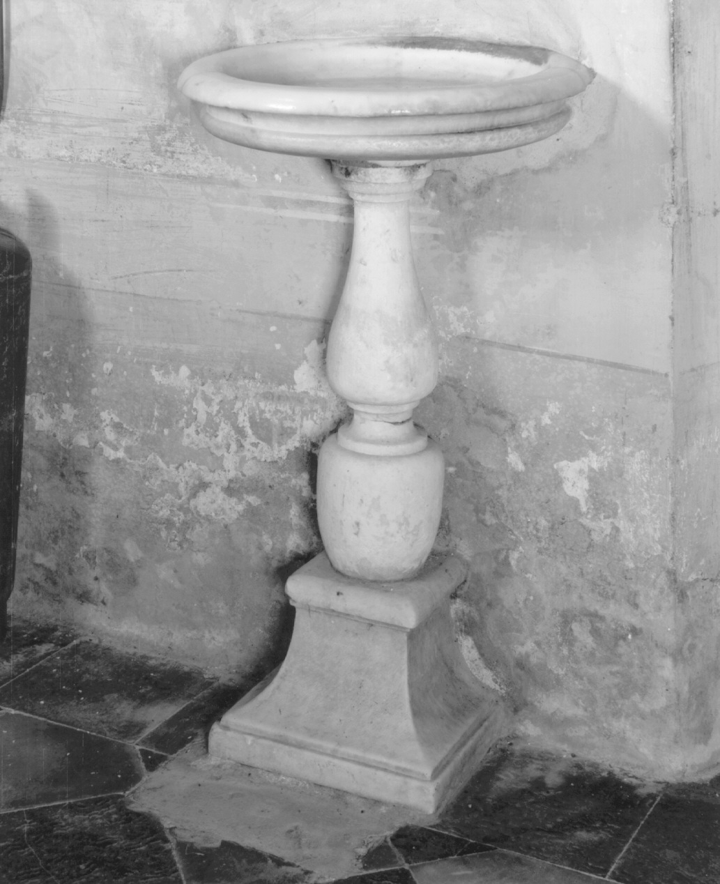 acquasantiera - ambito carrarese (sec. XIX)