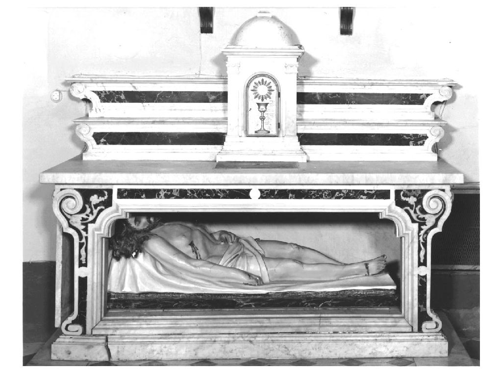 altare - ambito carrarese (metà sec. XX)