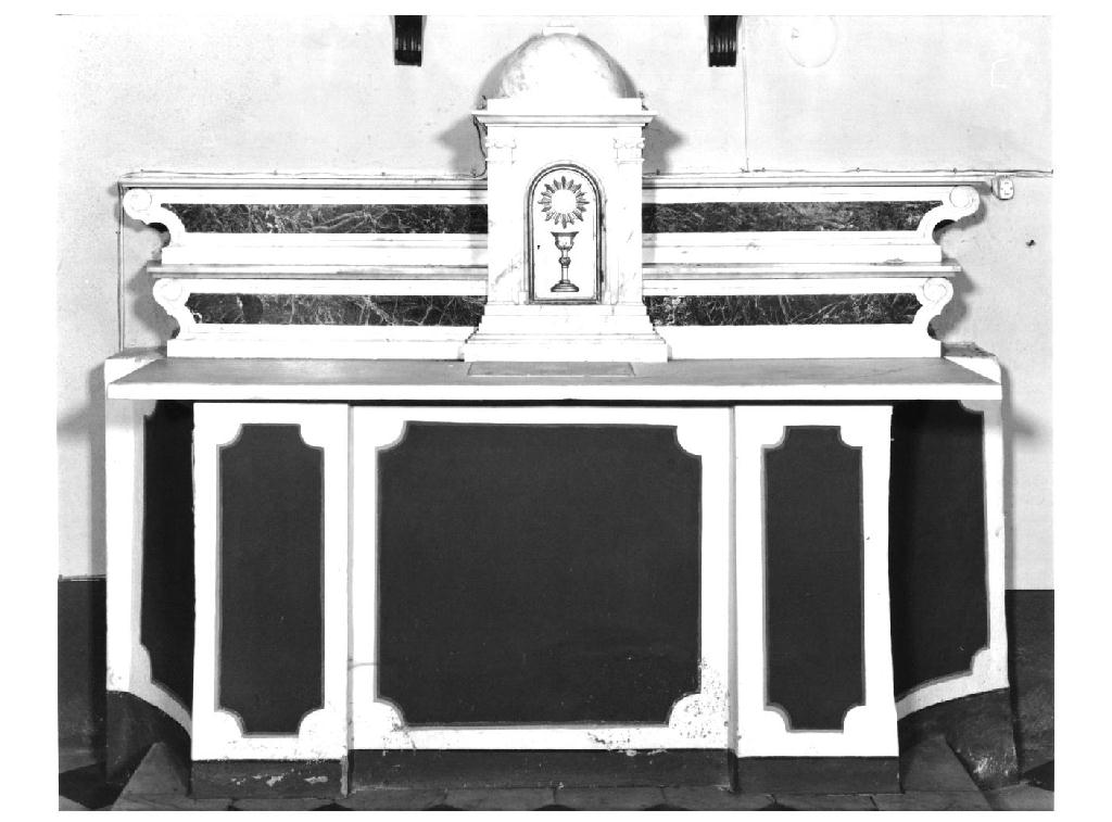 altare - ambito carrarese (metà sec. XX)