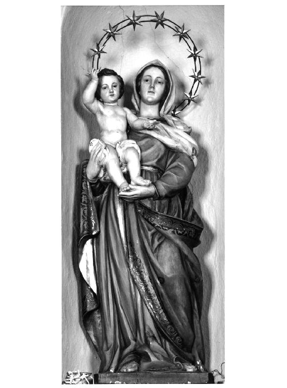 Madonna della neve, Madonna con Bambino (statua) - produzione Italia settentrionale (prima metà sec. XX)