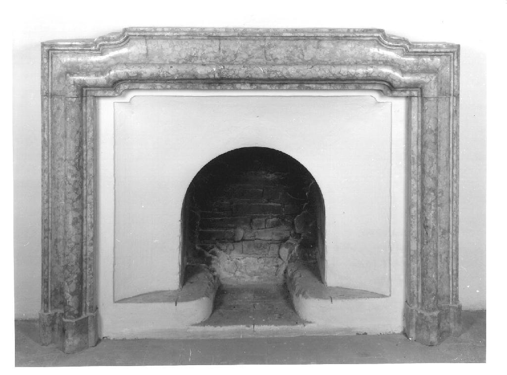 mostra di camino, opera isolata - ambito parmense (inizio sec. XVIII)