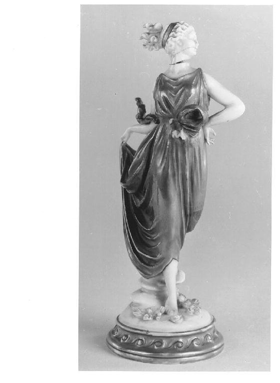 Danzatrice, figura femminile (gruppo scultoreo, opera isolata) di Manifattura di Sevres (attribuito) - manifattura francese (seconda metà sec. XVIII)