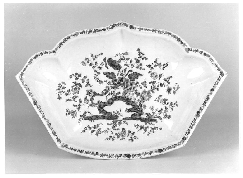piatto, opera isolata - manifattura bassanese (metà sec. XVIII)