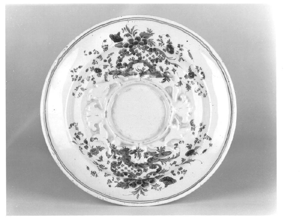 piatto, opera isolata - manifattura bassanese (metà sec. XVIII)