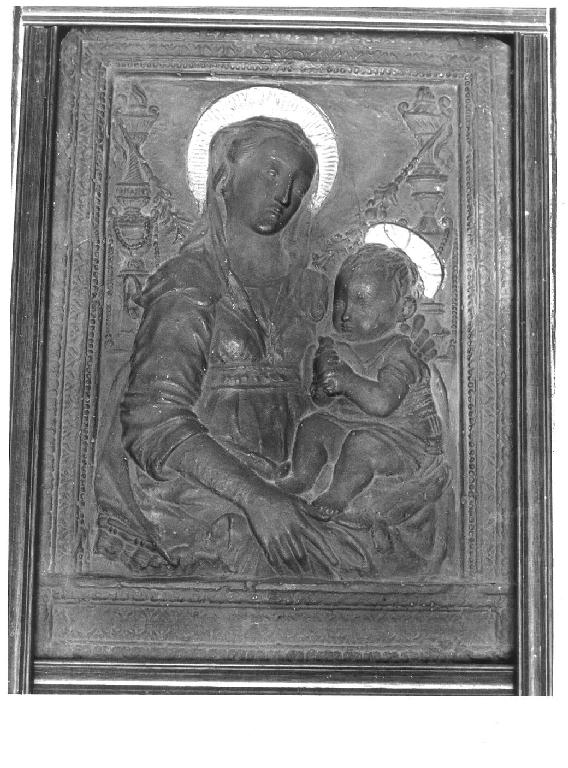 Madonna con Bambino (rilievo) di Romano Giancristoforo (attribuito) (fine sec. XV)