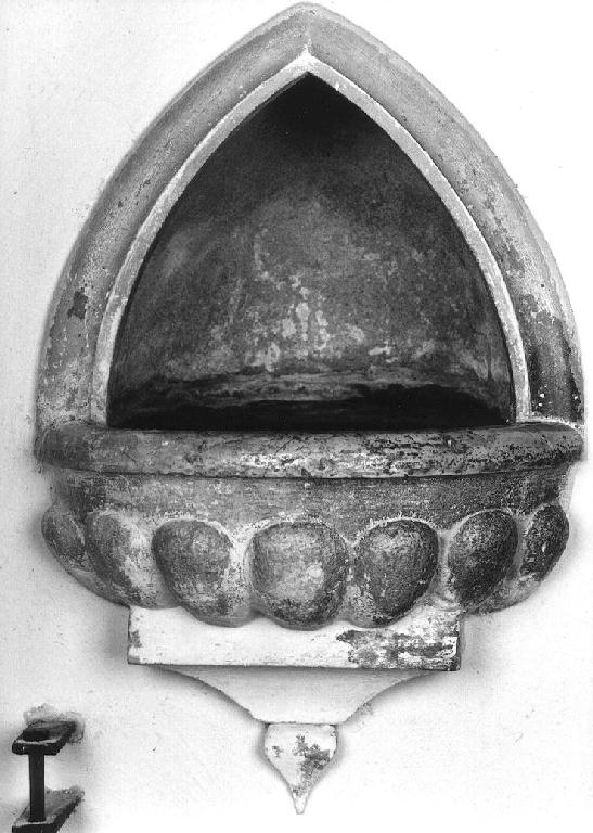 acquasantiera da parete, serie - ambito parmense (ultimo quarto sec. XVI)