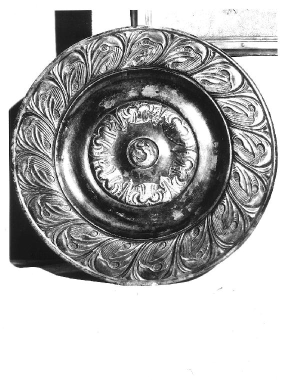 piatto per elemosine, serie - ambito parmense (primo quarto sec. XVIII)