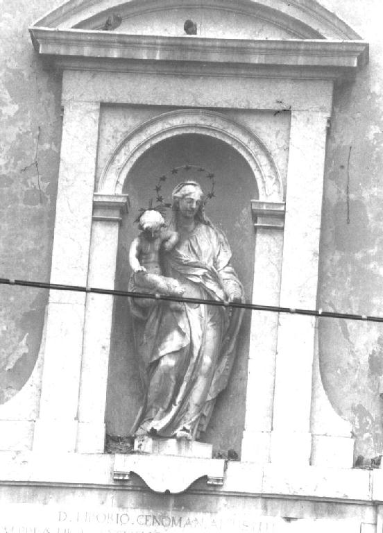 Madonna con Bambino (gruppo scultoreo, elemento d'insieme) di Cignaroli Gaetano (sec. XVIII)