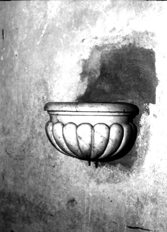 acquasantiera - a conchiglia - ambito parmense (sec. XVIII)