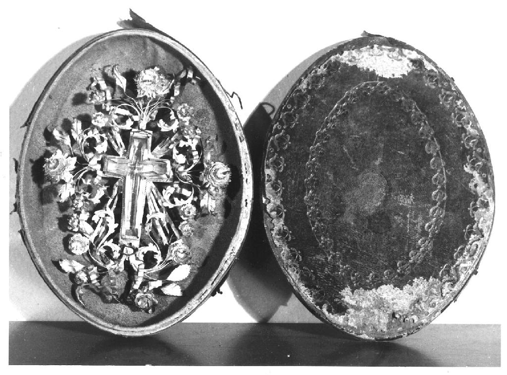 reliquiario a capsula - a medaglione - ambito parmense (ultimo quarto sec. XVIII)