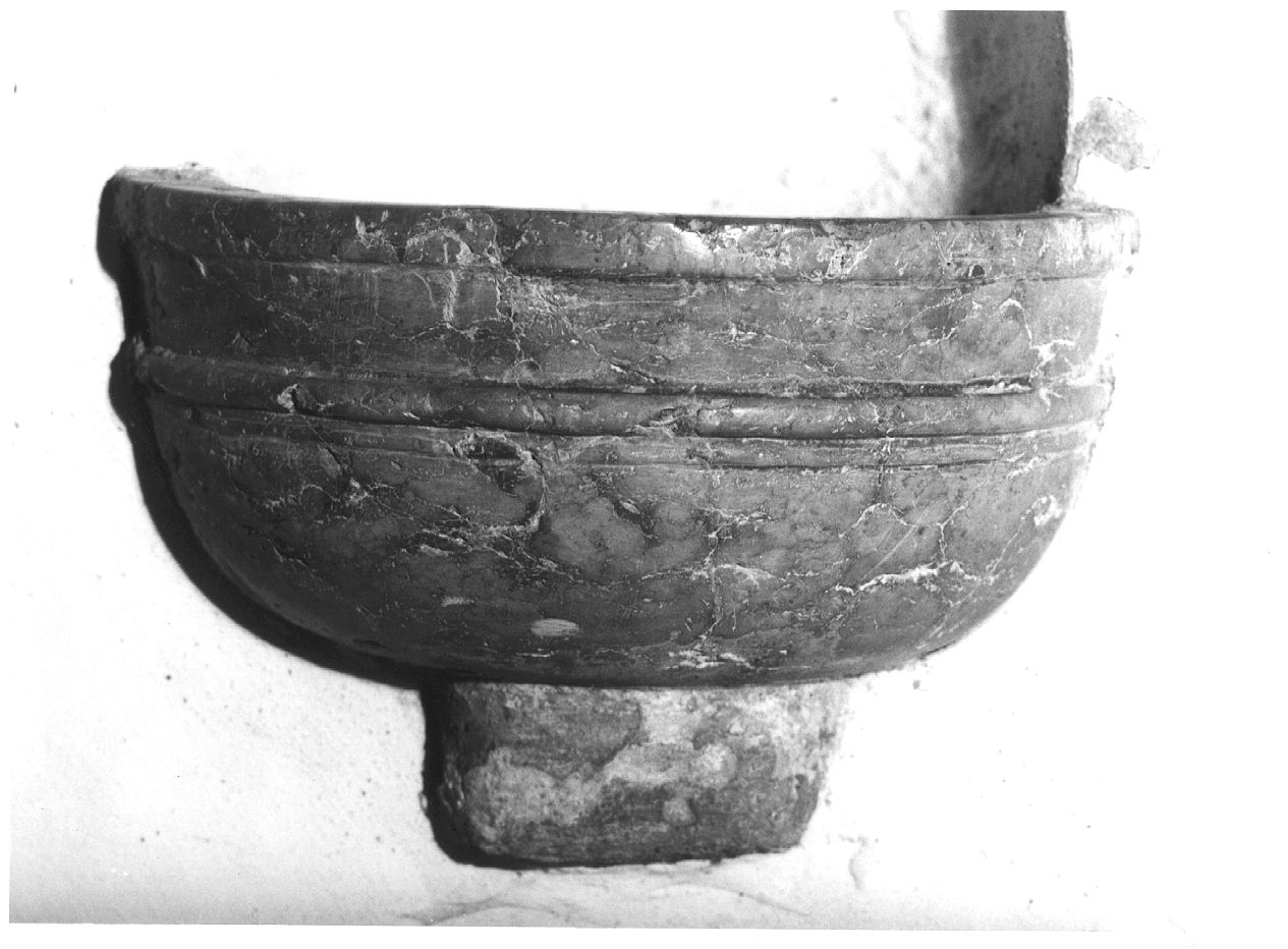 acquasantiera da parete - ambito parmense (sec. XVII)