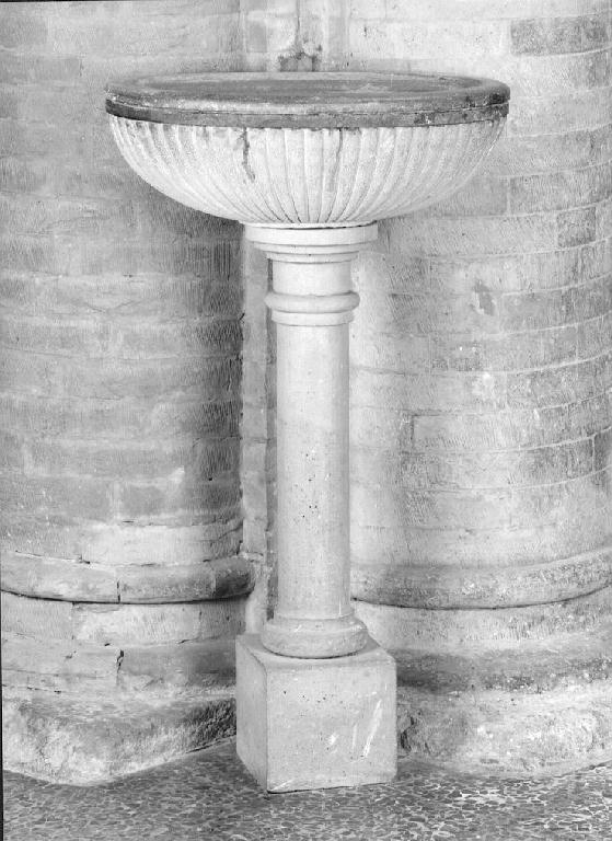 acquasantiera - ambito emiliano (sec. XVI)