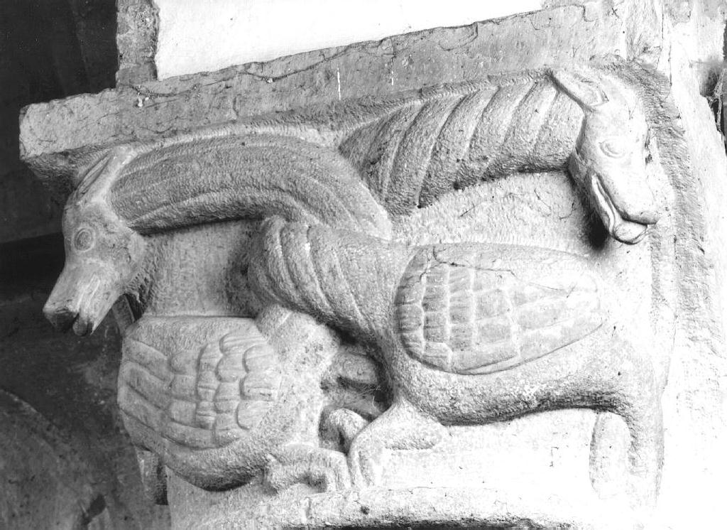 animali fantastici con motivi decorativi vegetali (capitello, elemento d'insieme) - ambito padano (prima metà sec. XII)