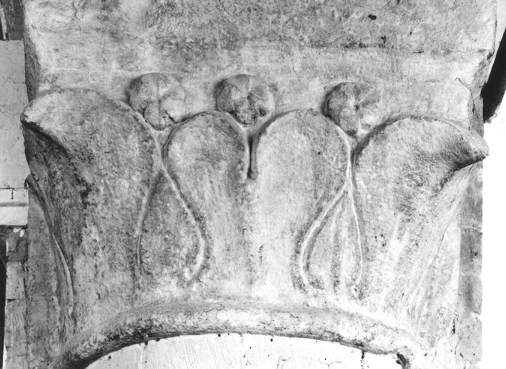 motivi decorativi vegetali stilizzati (capitello, elemento d'insieme) - ambito padano (prima metà sec. XII)