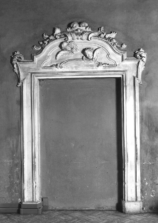 stipite di porta, complesso decorativo di Ferraboschi Antonio (sec. XVIII)