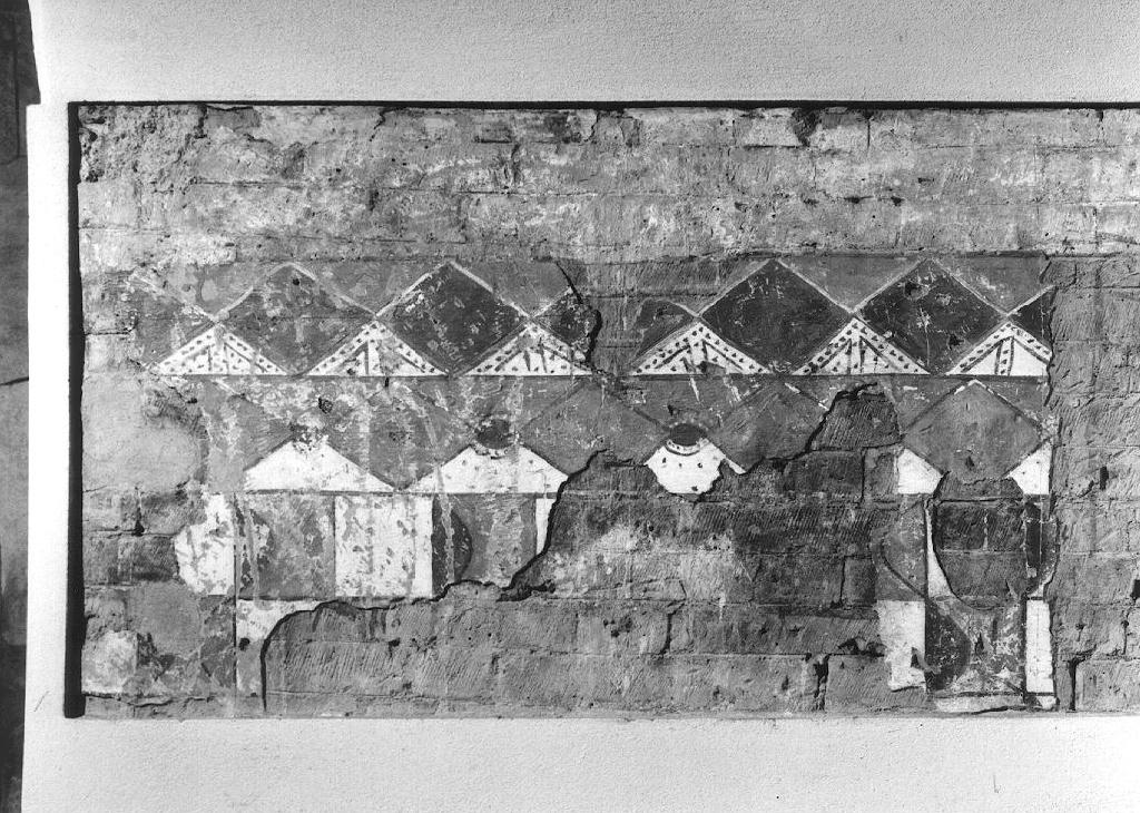 motivi decorativi geometrici a losanga (dipinto, frammento) - ambito lombardo (sec. XIII)