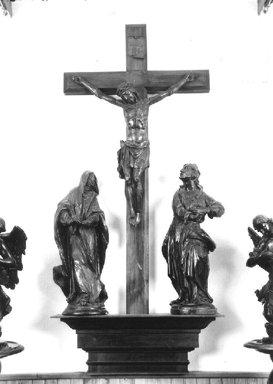 Cristo crocifisso con la Madonna e Giovanni Evangelista e due angeli portacero (gruppo scultoreo) - ambito Italia settentrionale (prima metà sec. XVIII)