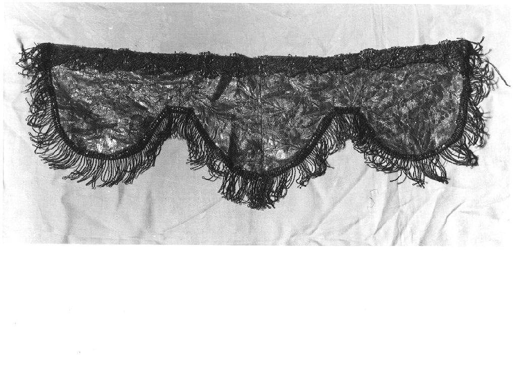 mantovana, elemento d'insieme - manifattura italiana (sec. XVIII)