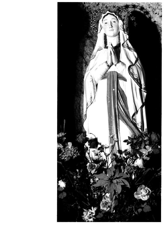 Madonna di Lourdes (statua) di Santifaller Luigi (sec. XX)