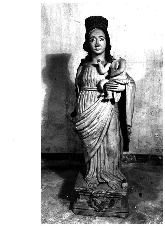 Madonna con Bambino (gruppo scultoreo, opera isolata) di Leandro da Siena (sec. XVII)